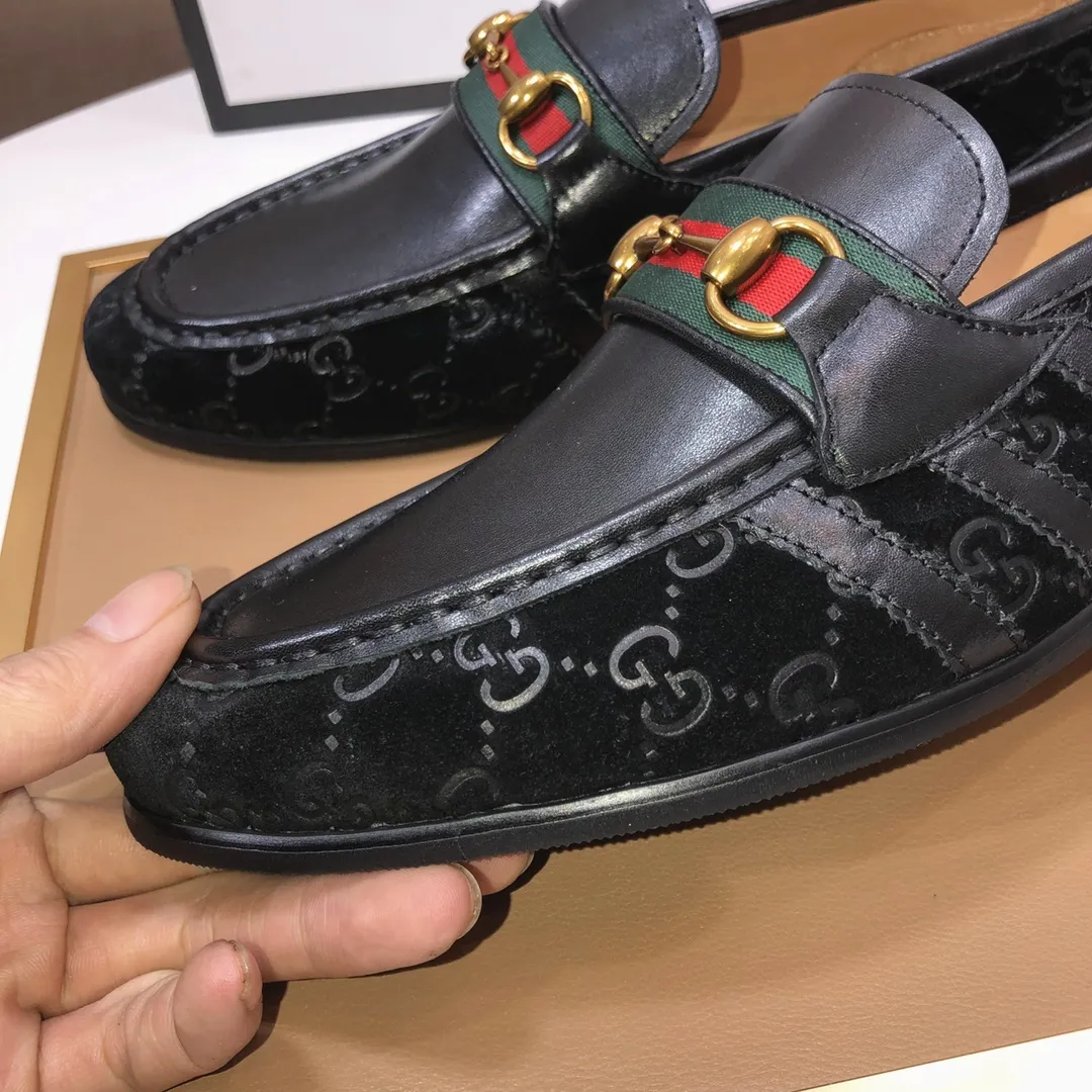 Men's shoes 💰600💰 Brand: GUCCI (Gucci) Standard size: Men's size 38/44 (45 can be customized) Grade: Same as the official website Original quality Material: Original cowhide Water-dyed cowhide lining Original rubber outsole Style category: Men's fashionable casual leather shoes Distinguished big-name luxury elements Top luxury Color: Actual picture